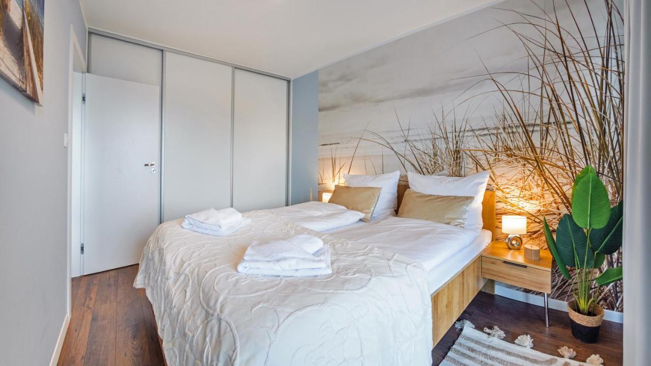 Apartament Blekitna Laguna Z Basenem - Ul Kasprowicza 20A - Holiday City Kołobrzeg Kültér fotó